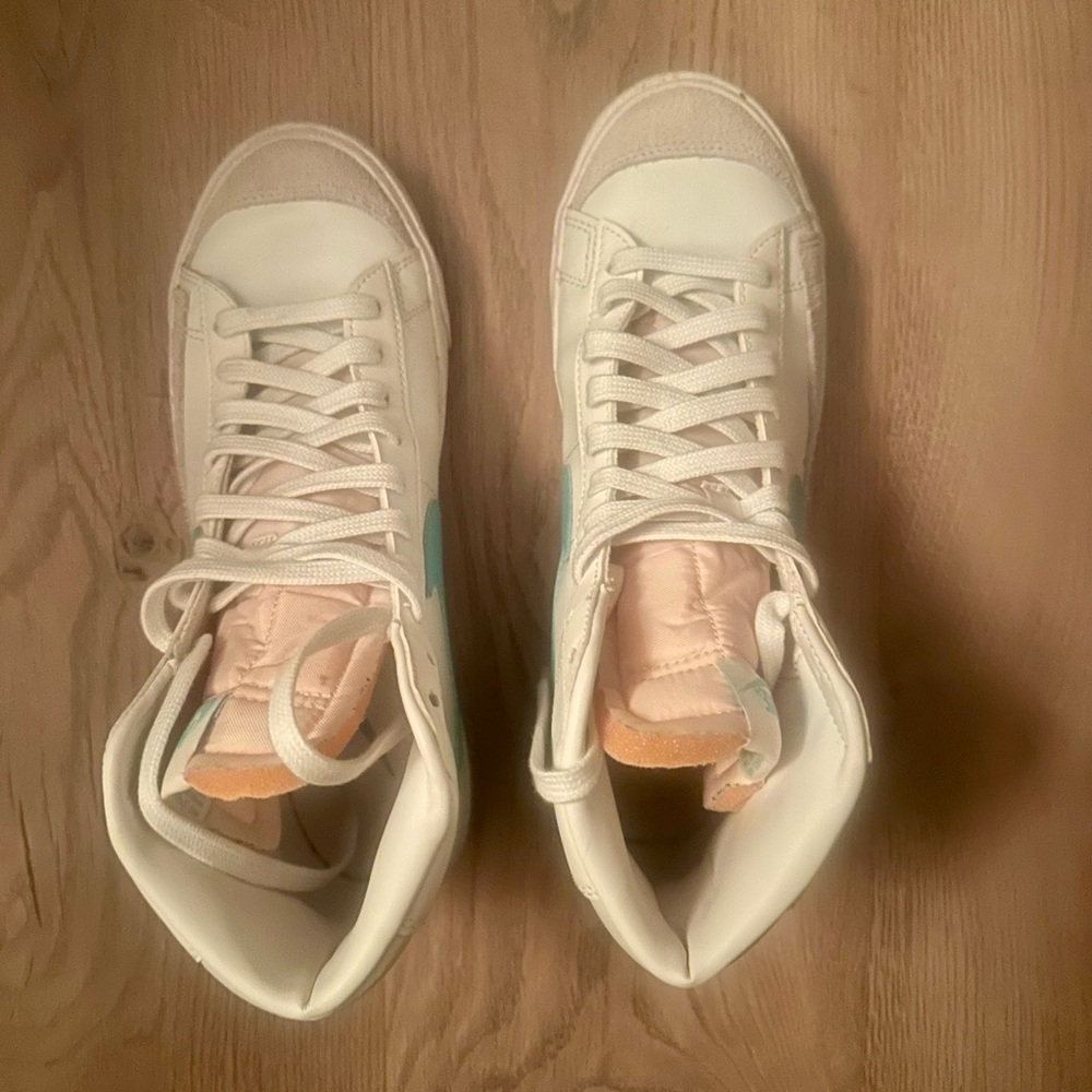 Men Nike Blazer Mid Sneakers - Picture 5 of 6